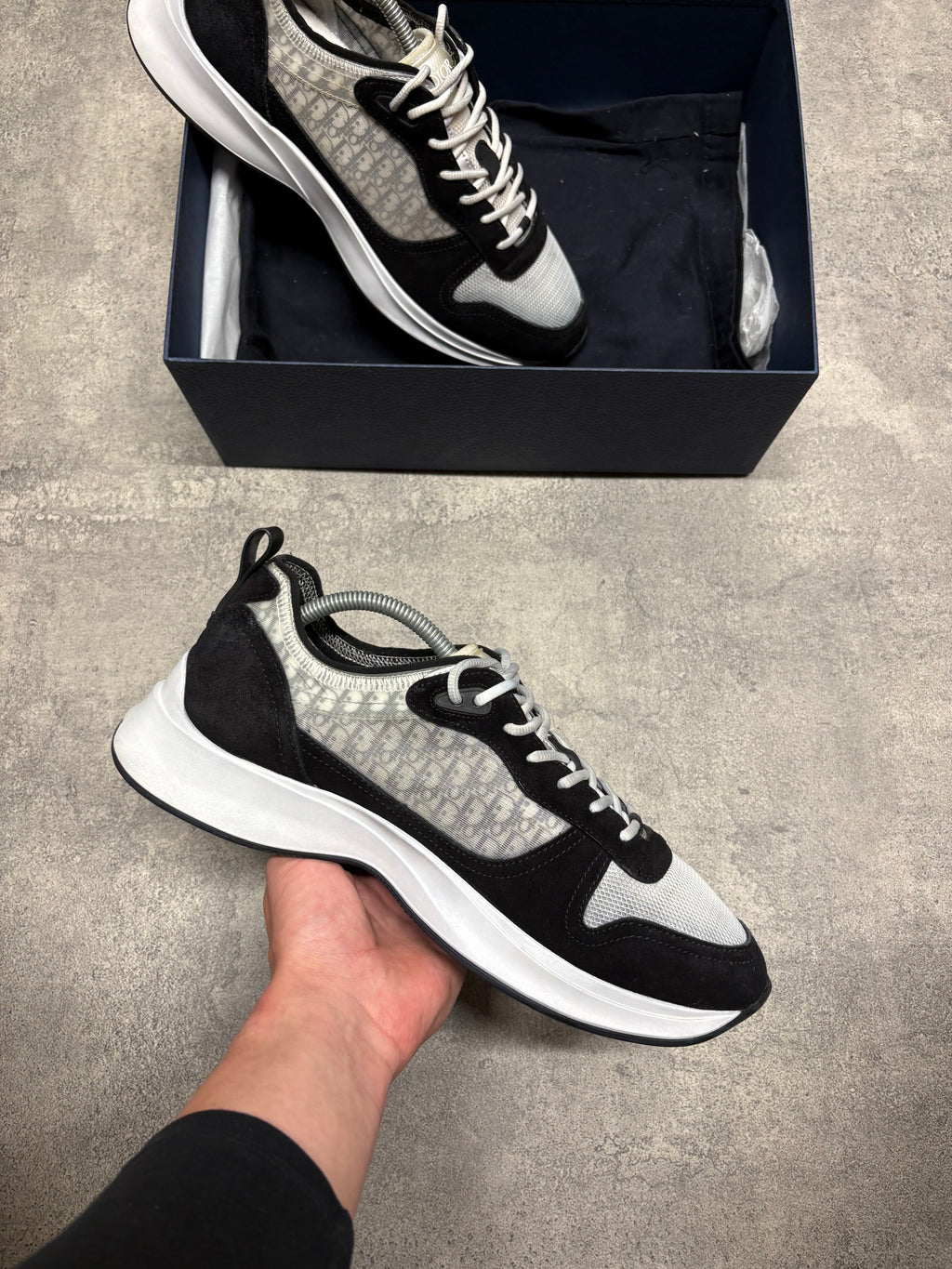 Dior B25 White/Black
